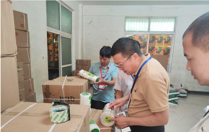 重拳出擊！海口龍華區查獲兩批違禁塑料制品，推動生態環境材料銷售